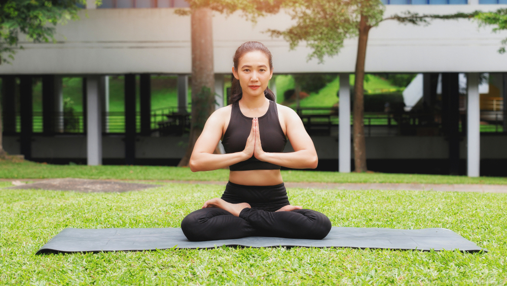 Lý do "không thể ngờ" của việc tập Yoga ngoài trời - giangyoga