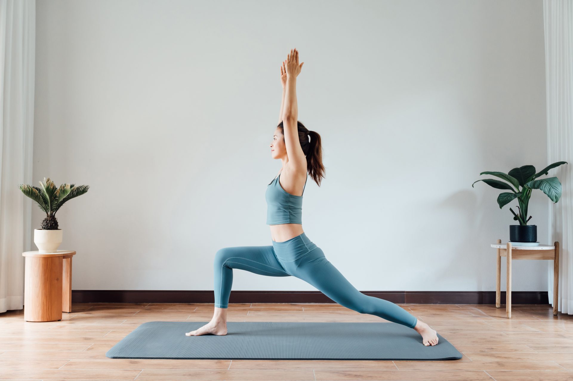 Có mối liên hệ như thế nào giữa yoga và tăng cường sự tập trung và thư giãn?
