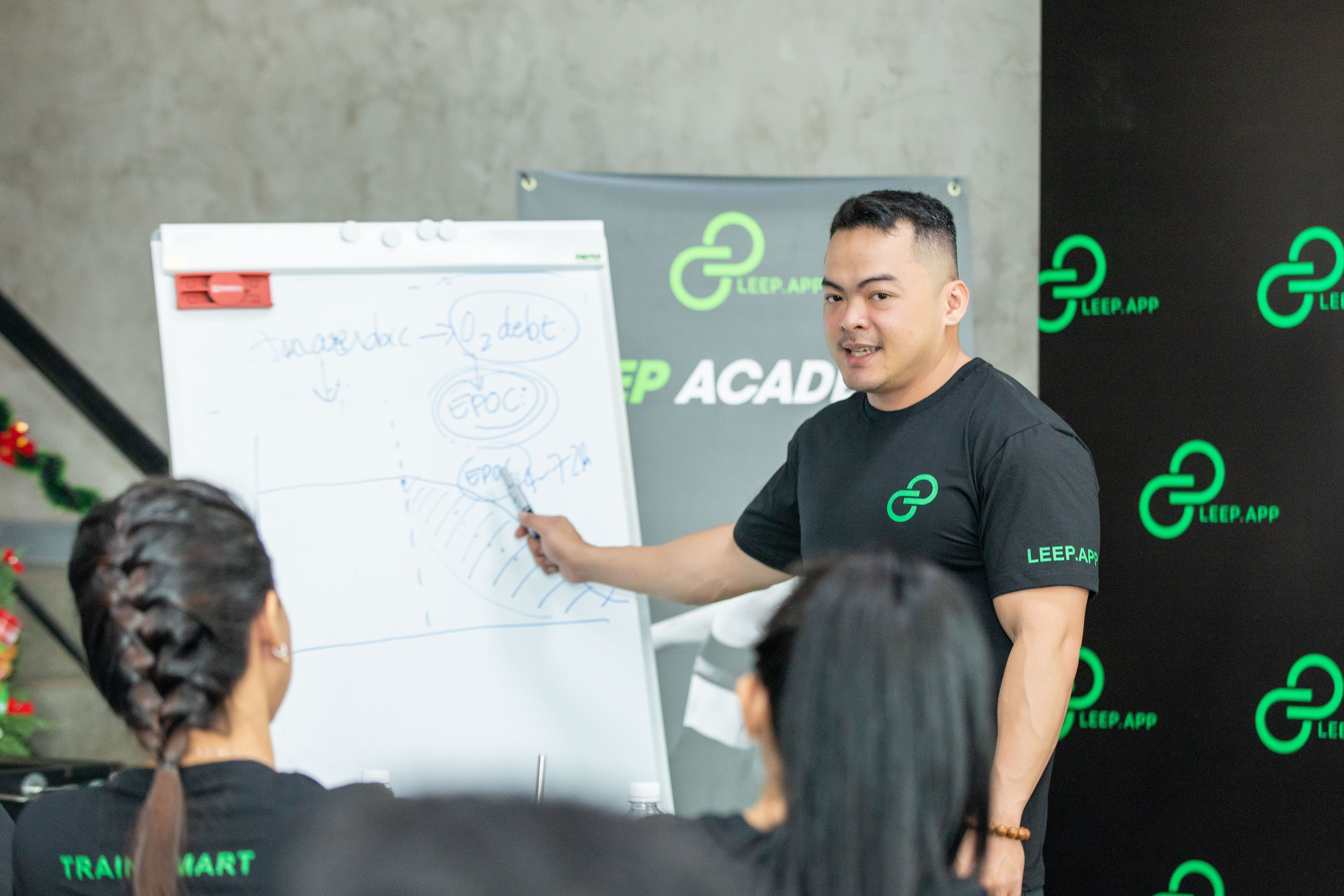 Anh Đắc Chí dạy học phần anatomy