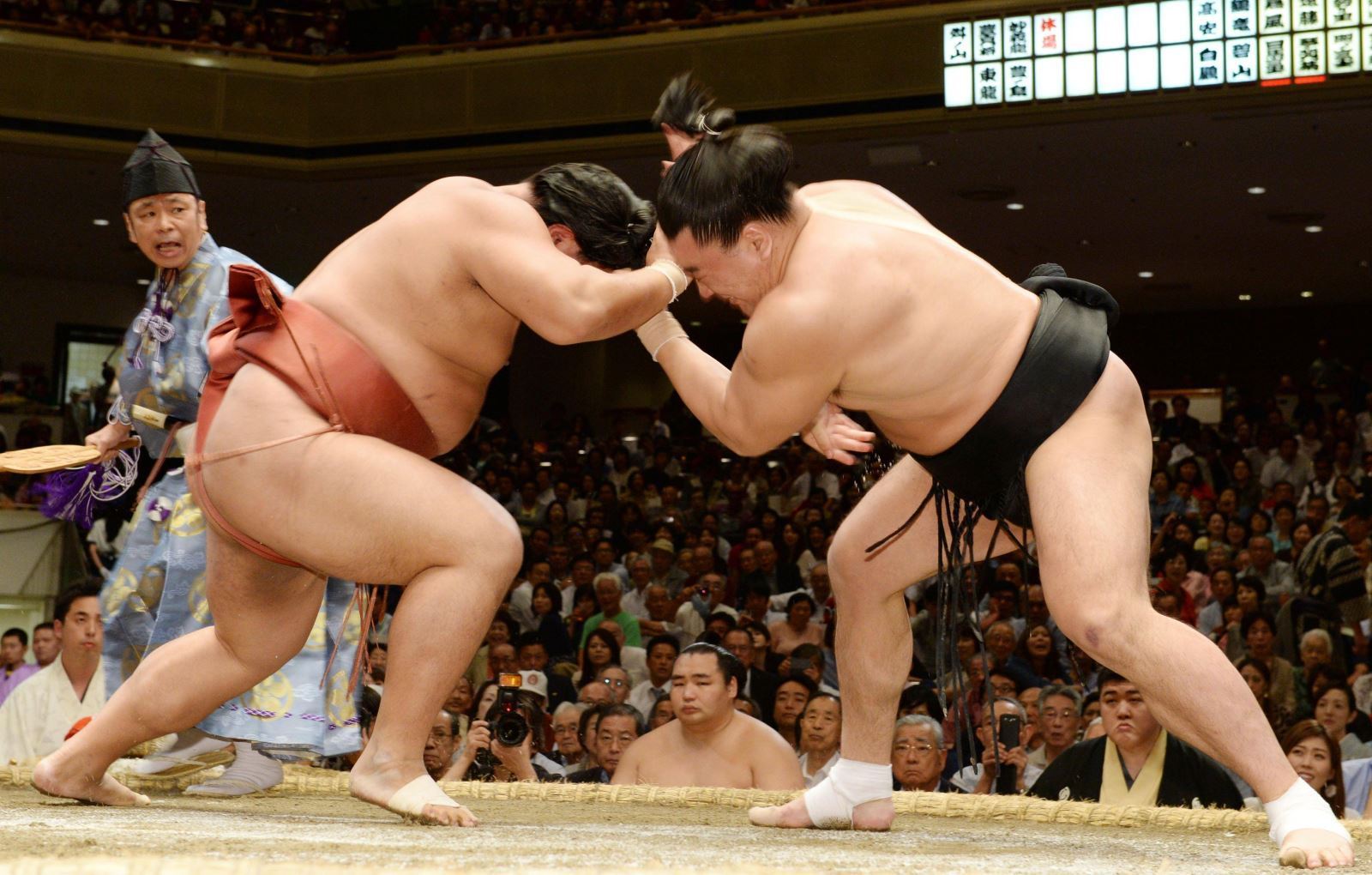 Đấu vật sumo truyền thống được áp dụng thế nào trong gym? • Đấu vật sumo truyền thống được áp dụng thế nào trong gym? •