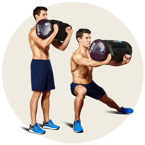 Bài tập sandbag press - out lateral lunge