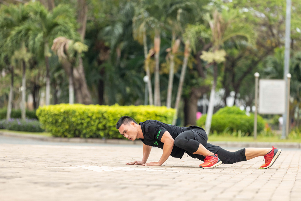 Động tác spiderman crawl
