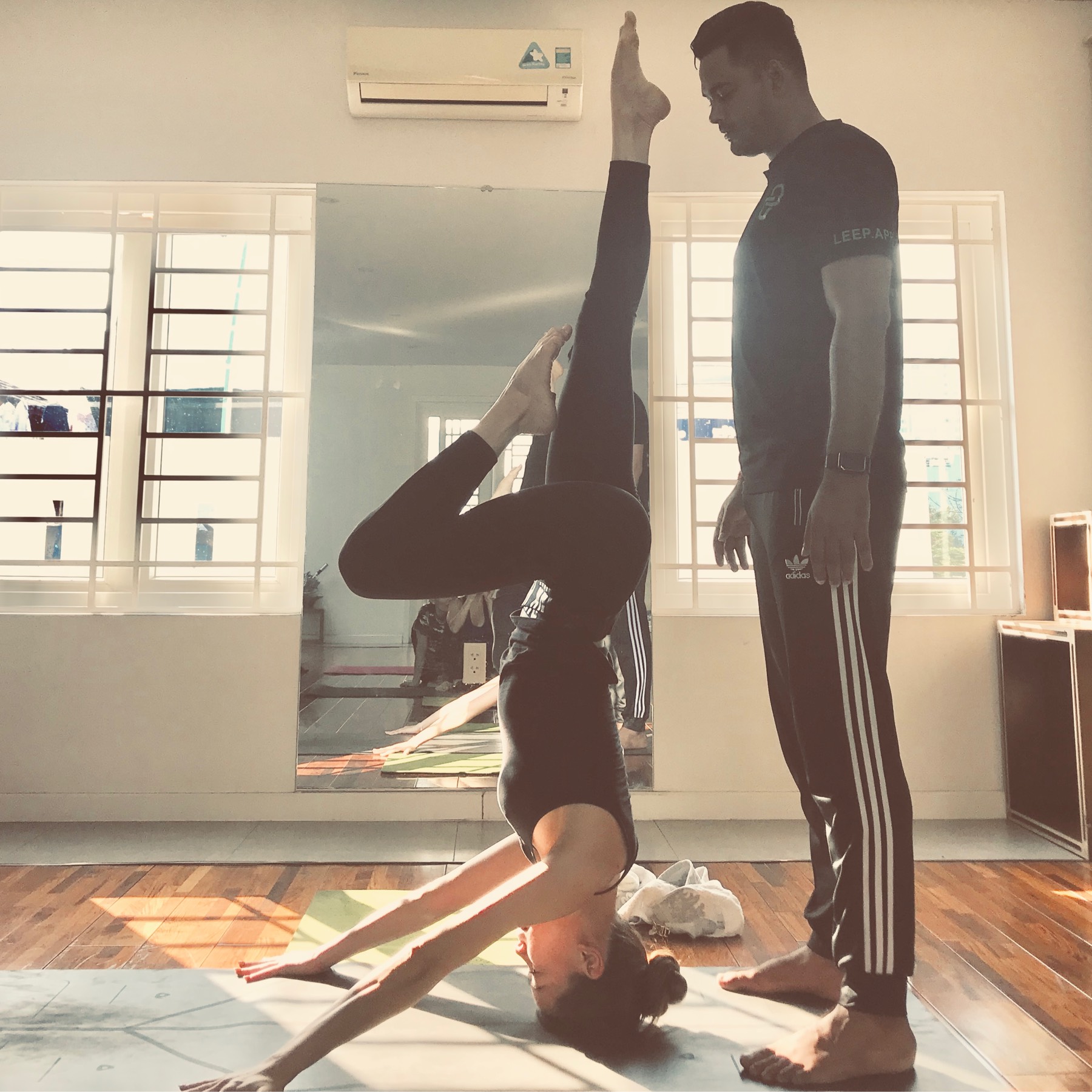 Mời các bạn đến ngôi nhà cùng tập Yoga trong không gian thoải mái, êm ái và an toàn chỉ với vài động tác đơn giản, tuyệt vời cho sức khỏe và tinh thần!