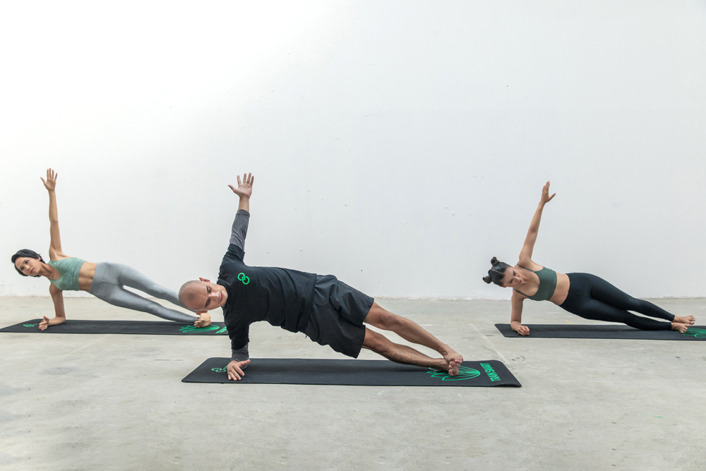 side plank nằm trong chương trình tập luyện toàn thân