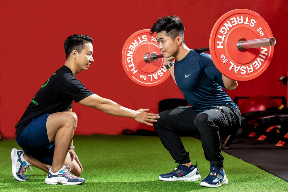 squat nằm trong lịch tập tăng cơ giảm mỡ