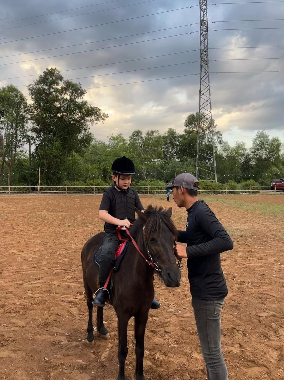 trẻ em cưỡi ngựa LEEP