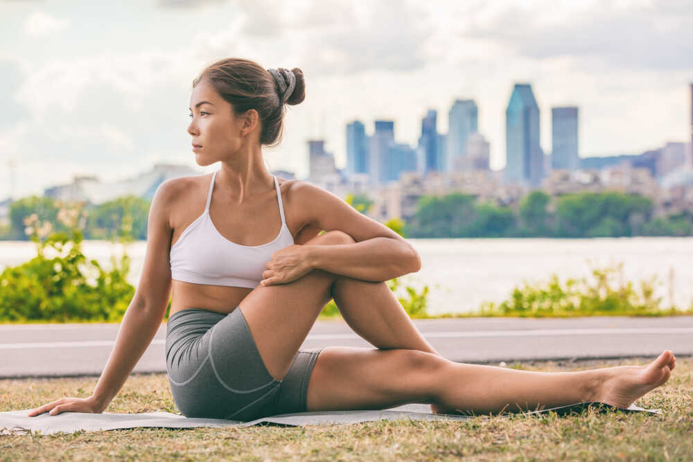 10 Tư Thế Yoga Ngồi Phù Hợp Với Người Mới Tập • Leep.app