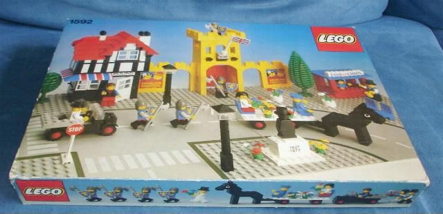 Town Square - Castle Scene (Dutch Version) image 3