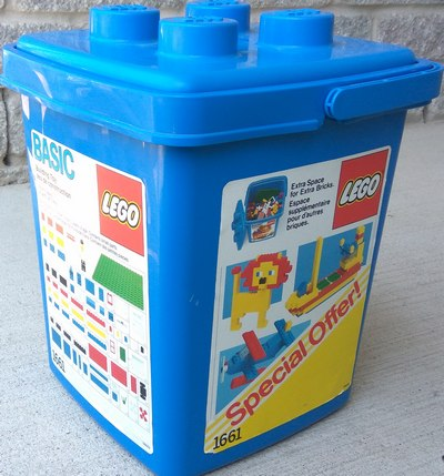 Basic Building Set in Bucket image 2