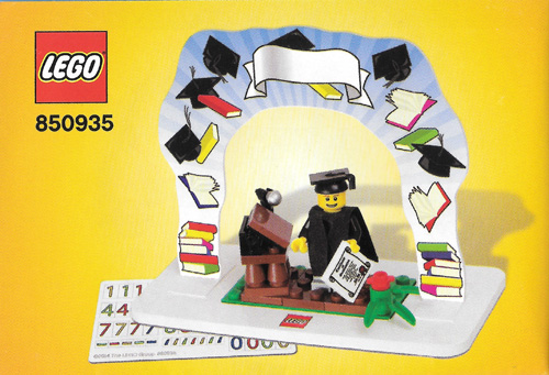 Classic Minifigure Graduation Set image 3