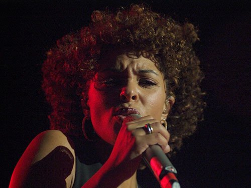 "Lebenslinien": Joy Denalane live im Haus der Kulturen