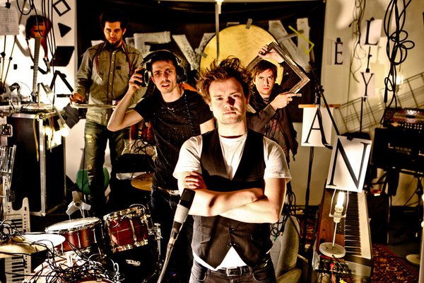 Neues Livevideo: Leyan mit ihrer Single "Promises" live in Berlin