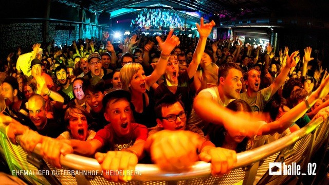 Begeisterung bei einem Konzert in der Halle02.