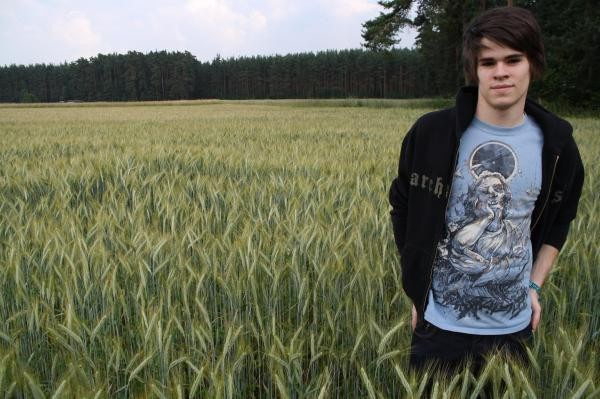 Ist man Musiker oder Betriebswirtschaftler? Ein Gespräch mit Mathis Kerscher von Aion