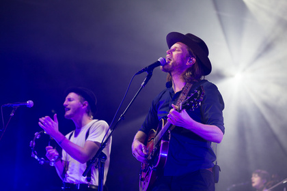 Erleuchtet - The Lumineers: Fotos der Folk-Rocker live im Schlachthof Wiesbaden 