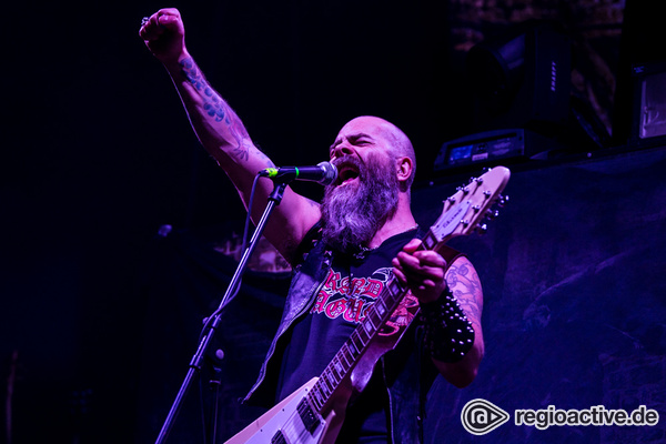 Doom aus Schweden - Bilder von Grand Magus als Opener von Amon Amarth live in Offenbach 