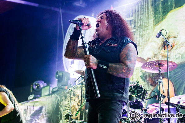 Thrash-Legenden - Fotos von Testament als Special Guests von Amon Amarth live in Offenbach 