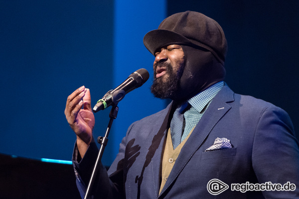 Sänger der warmen Töne - Sinnlich: Livebilder von Gregory Porter im BASF-Feierabendhaus in Ludwigshafen 