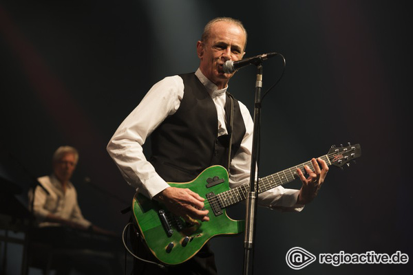 Pure Energie - Boogie-Helden: Live-Fotos von Status Quo in der Jahrhunderthalle Frankfurt 