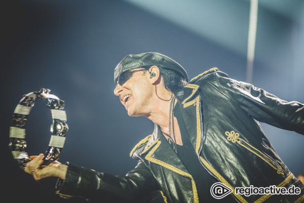 Auf Extrarunde - Farbenfroh: Bilder der Scorpions live in der Frankfurter Festhalle 