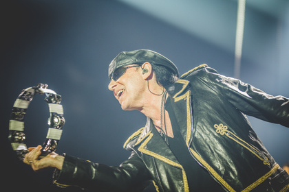 Auf Extrarunde - Farbenfroh: Bilder der Scorpions live in der Frankfurter Festhalle 