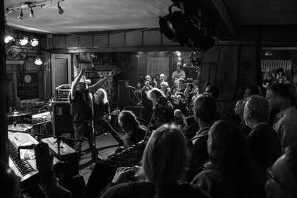 Einzigartig - Fotos & Bericht: Molly Hatchet live im Bergkeller in Reichenbach im Vogtland 