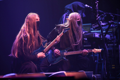 Maskenmänner - Bilder von Twilight Force als Opener von Sabaton live in Frankfurt 