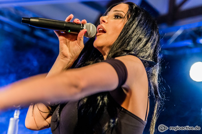 Fotos: Alyzee live bei NewcomerTV in Oberursel 2017