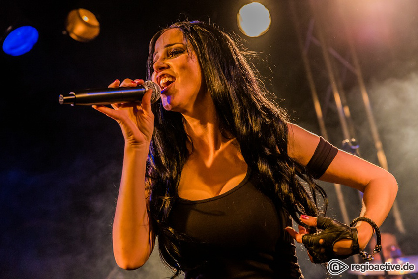 Fotos: Alyzee live bei NewcomerTV in Oberursel 2017