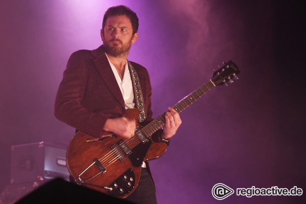 Im großen Stil - Brüderlich: Fotos der Kings of Leon live in der Barclaycard Arena in Hamburg 