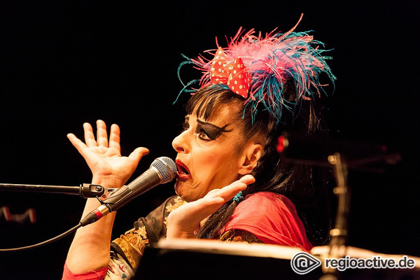 Bertolt und Nina - Exaltiert: Bilder von Nina Hagen live in der Alten Feuerwache in Mannheim 