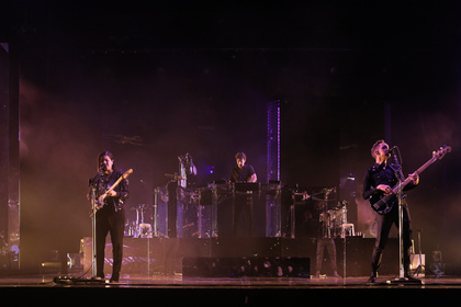 Zwischen Genialität und Monotonie - The xx spielen in Frankfurt ein Konzert mit Höhen und Tiefen 