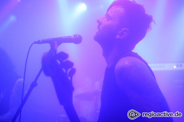 Nebelwände - Dunkle Live-Bilder von Downfall Of Gaia im Café Central in Weinheim 