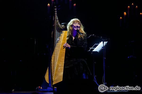 Musikalische Geschichtsstunde - Loreena McKennitt präsentiert sich im Mannheimer Rosengarten in erzählfreudiger Höchstform 