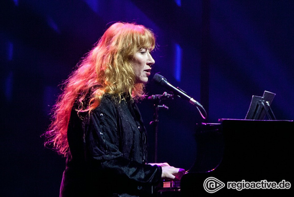 Elfengleich - Im Trio: Fotos von Loreena McKennitt live im Mannheimer Rosengarten 