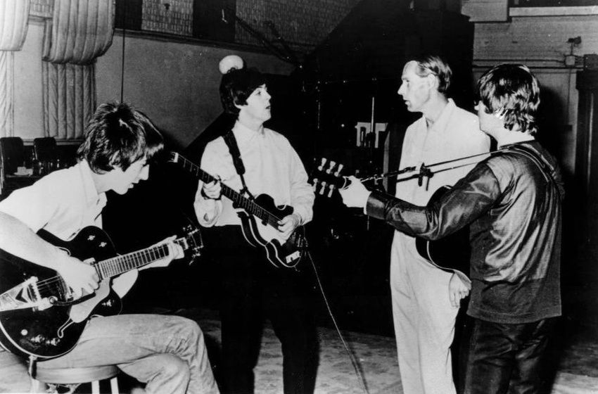 George Martin mit den Beatles (