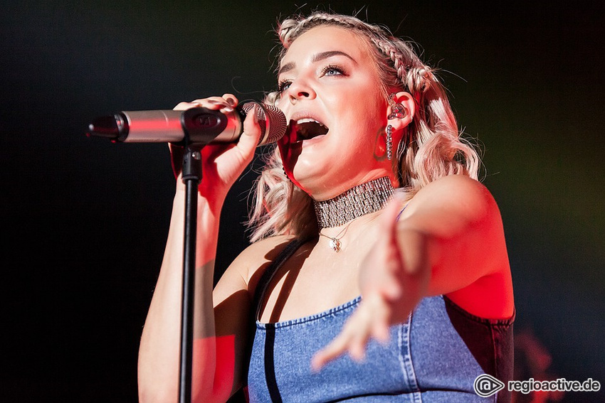 Anne-Marie (live in Mannheim 2017)