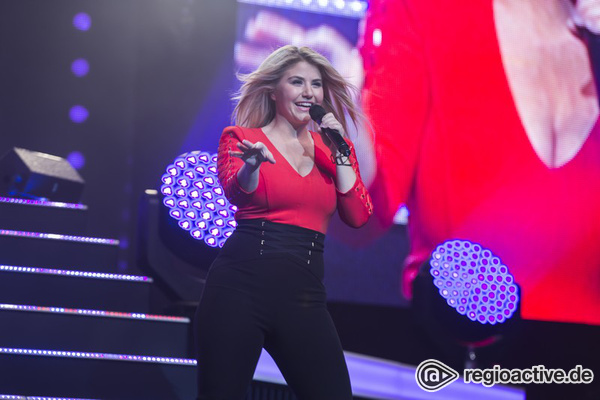 Verführerisch - Bilder von Beatrice Egli live bei der Schlagernacht des Jahres 2017 in Mannheim 