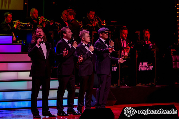 Vier auf einen Streich - Stilvoll: Fotos von Alive and Swingin' live in der Jahrhunderthalle Frankfurt 