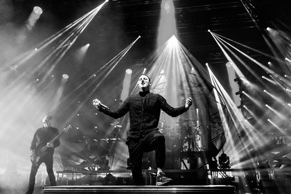 Volle Kraft voraus - Feurig: Fotos von Parkway Drive live in der Jahrhunderthalle Frankfurt 