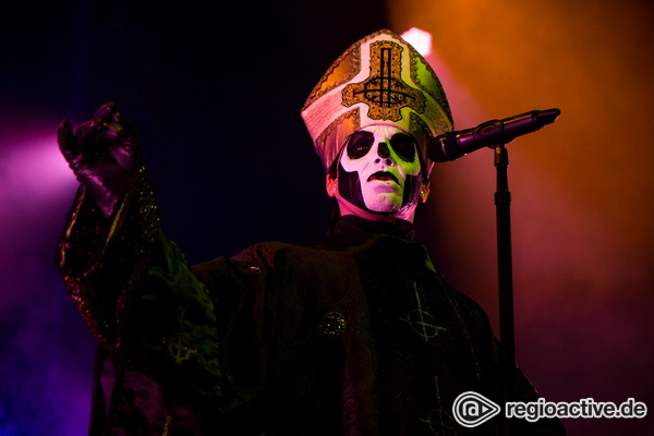 Papa ante Portas - Heilig: Fotos von Ghost live im Schlachthof Wiesbaden 