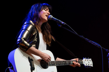 Soloact - Bilder von KT Tunstall als Opener der Simple Minds live in Frankfurt 