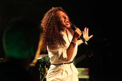 Großer Soul mit viel Tiefgang - Joy Denalane berührt das Publikum in Heidelberg mit ihren neuen Songs 