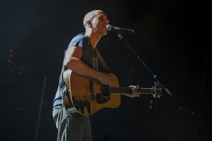 Lässiges Doppelkonzert - Milow versetzt das Mannheimer Capitol in Beachclub-Stimmung 