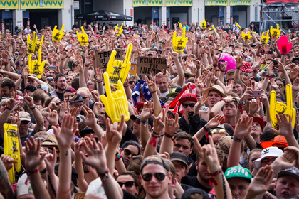 Hier spielt die Musik - Rock am Ring trotzt am Festivalsamstag voller Euphorie dem Terror 