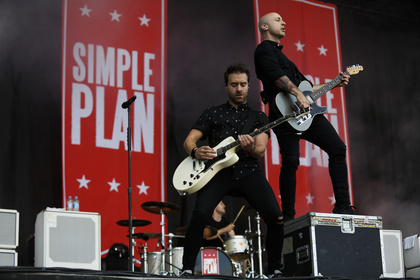 Sommer, Sonne, Sonnenschein - Happy: Live-Bilder von Simple Plan bei Rock im Park 2017 