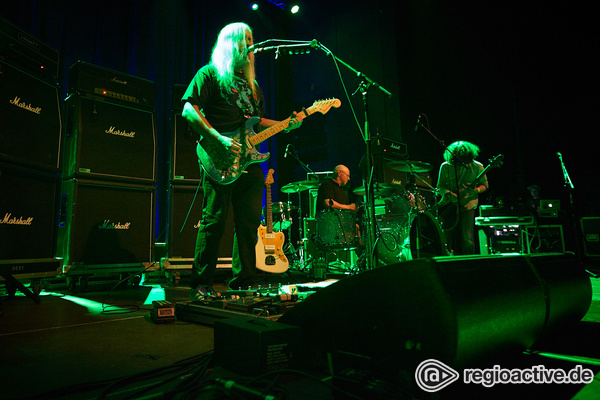 Die anderen 1980er - Stoisch: Live-Bilder von Dinosaur Jr. live im Schlachthof Wiesbaden 