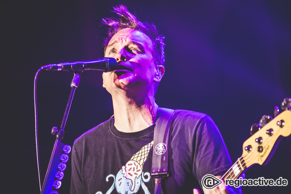 Nostalgie und Neubeginn - blink-182 schmeissen in der Festhalle Frankfurt eine rasante Pop-Punk-Party 