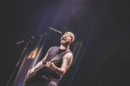 Easycore vom Feinsten - Fotos von A Day To Remember als Vorgruppe von Blink-182 live in der Festhalle Frankfurt 