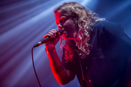 Leave me breathless - Wortgewaltig: Bilder von Kate Tempest live beim Maifeld Derby 2017 